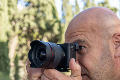 Close-up, man takes pictures with a dslr camera, outdoors.