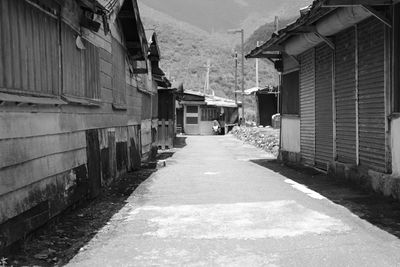 Narrow alley in city