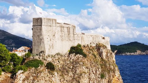 Panoramic view of fort against sky