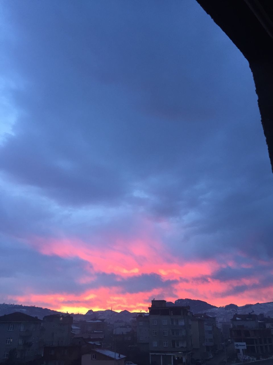 LOW ANGLE VIEW OF BUILDINGS AGAINST SKY AT SUNSET