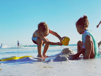 Kids are playing on the beach