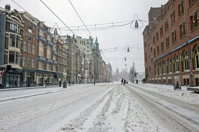 Snowing in amsterdam the netherlands on the damrak in winter