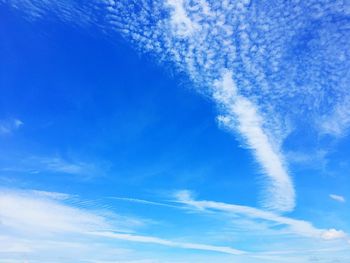 Low angle view of vapor trail in sky