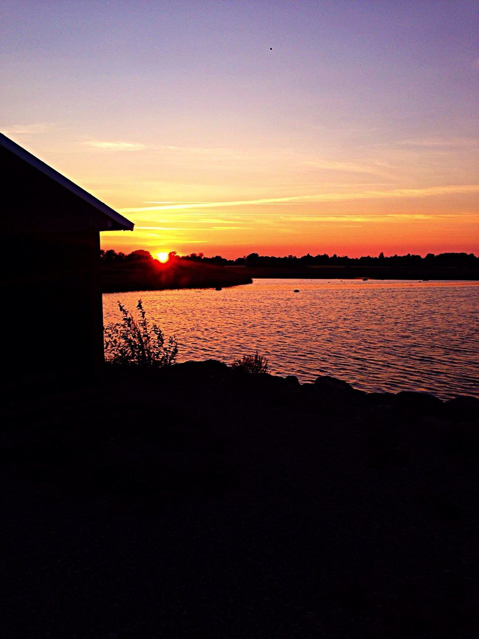 sunset, silhouette, orange color, sky, water, built structure, scenics, building exterior, architecture, beauty in nature, tranquil scene, tranquility, idyllic, sun, sea, nature, reflection, cloud - sky, cloud, house