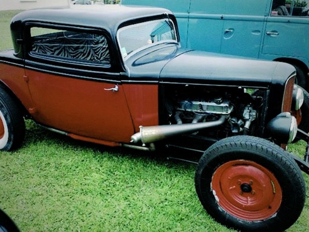 land vehicle, transportation, car, mode of transport, vintage car, stationary, headlight, travel, parked, old-fashioned, retro styled, grass, vehicle, no people, part of, vehicle part, vehicle seat, close-up, parking, field