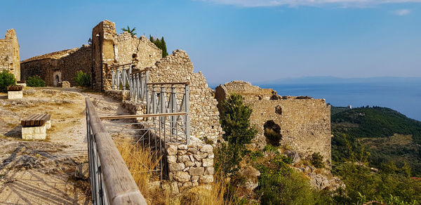 Old ruin building against sky