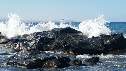 Waves splashing on rocks