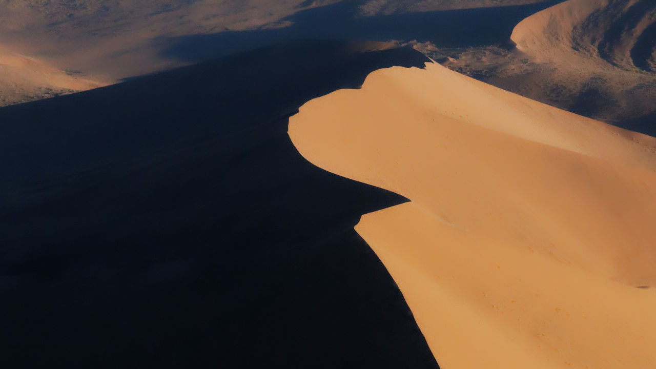 SCENIC VIEW OF DESERT AGAINST SKY