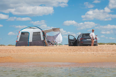 Camping by the sea. family vacation at the sea. wild beaches of the krasnodar territory.