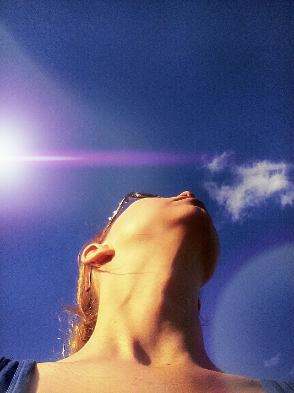 MIDSECTION OF WOMAN AGAINST SKY
