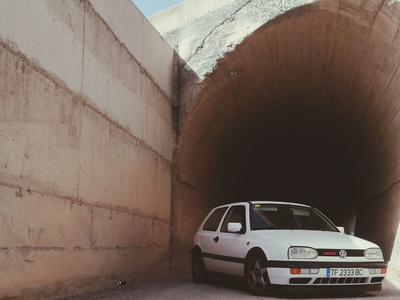 car, transportation, mode of transport, land vehicle, architecture, built structure, no people, day, outdoors