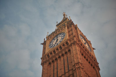 Low angle view of big ben against sky