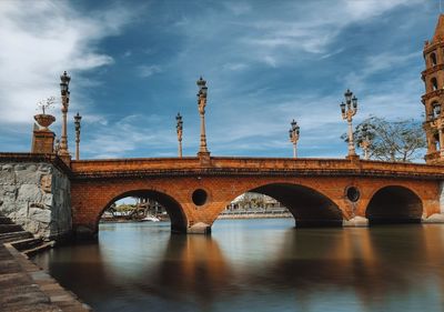 A long exposure shot of a bridge in las casas