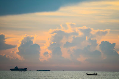 Sunset heap cloud sunshine in blue sky soft cloud background