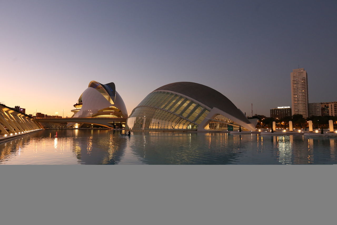 well last week in spain i grabed my camera and went out to shoot .. love the nite #Valencia#pies Architecture Blue Hour Europe Modern Spacy Sunset Water Reflections