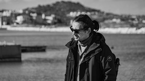 Young man looking away with sunglasses 