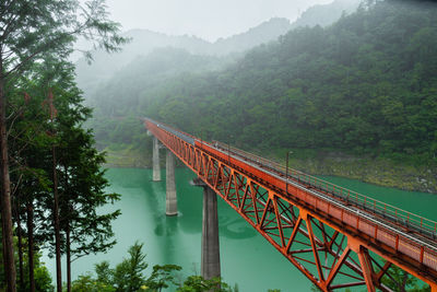 Nestled in the heart of shizuoka prefecture, japan, the oku-oi rainbow bridge