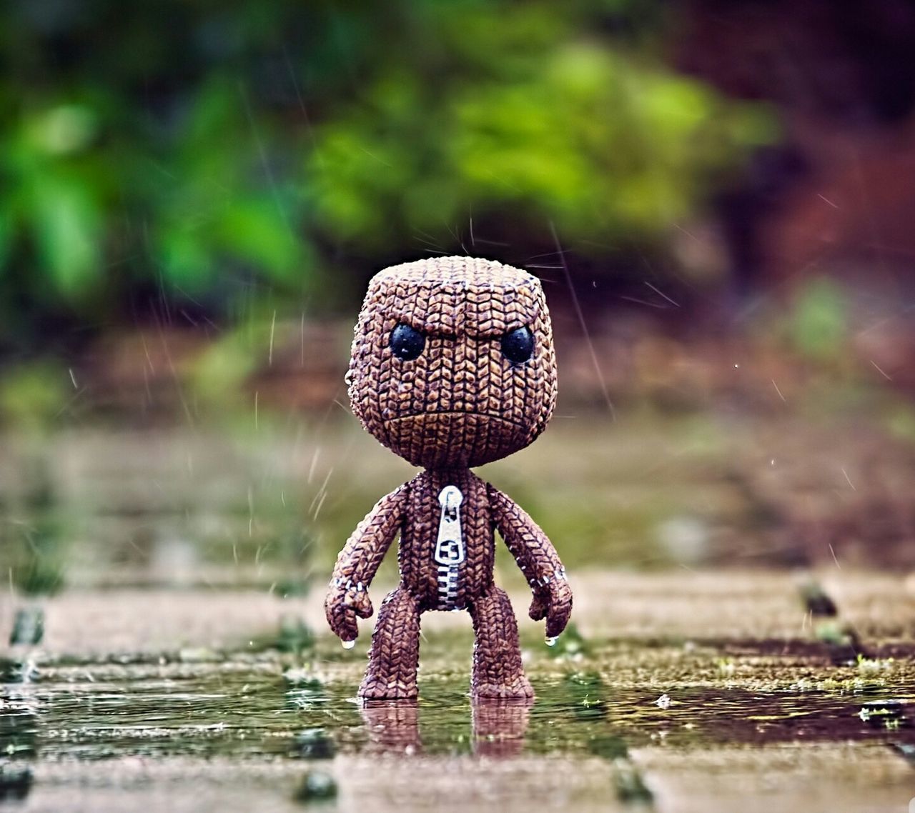 focus on foreground, close-up, selective focus, wood - material, outdoors, day, no people, wooden, blue, water, nature, metal, pattern, single object, still life, hanging, lake, toy, tranquility, protection