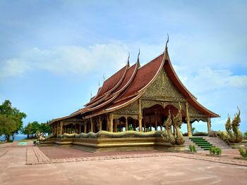 View of temple building against sky