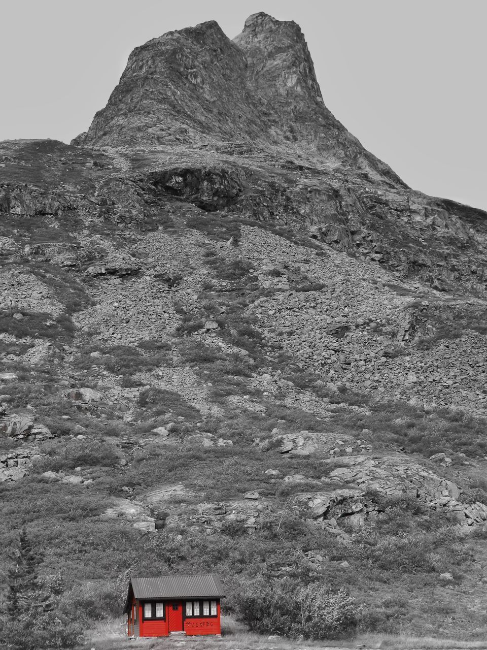 LOW ANGLE VIEW OF ROCK FORMATIONS AGAINST SKY