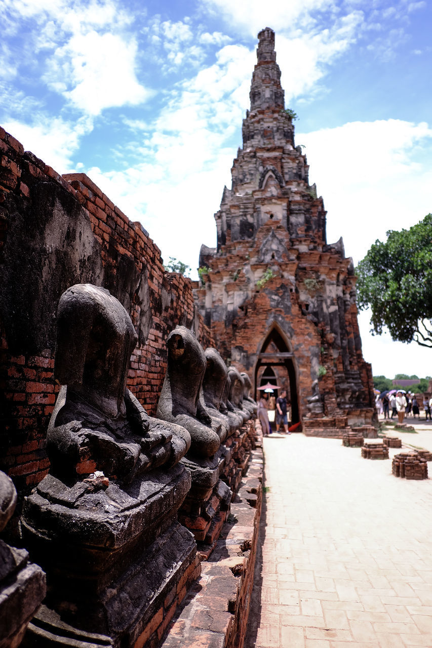 STATUE OF HISTORIC BUILDING