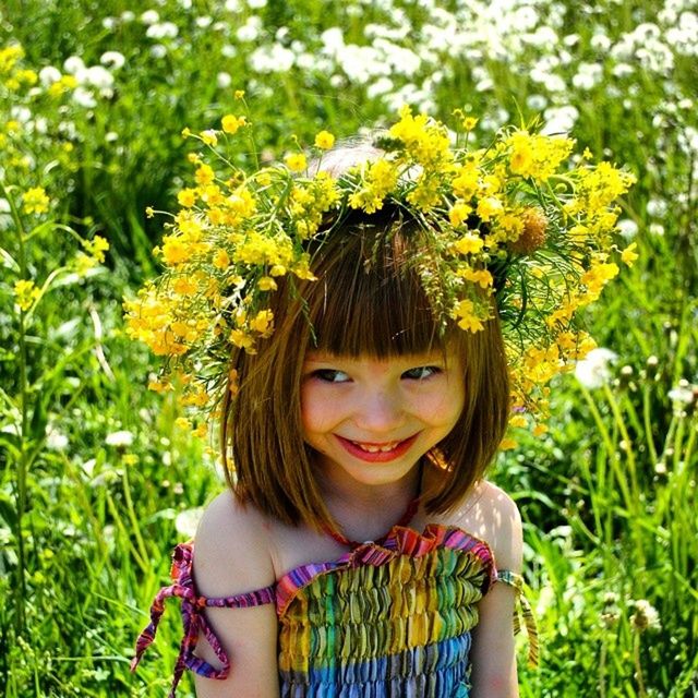 looking at camera, portrait, person, young adult, young women, front view, smiling, lifestyles, long hair, flower, leisure activity, beauty, happiness, headshot, focus on foreground, grass, standing