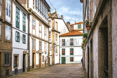 Narrow alley amidst buildings in city