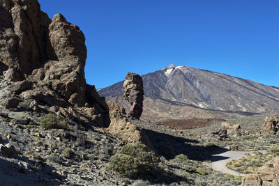 Scenic view of pico del teide against clear blue sky