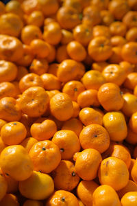 Fresh oranges are sold in supermarkets