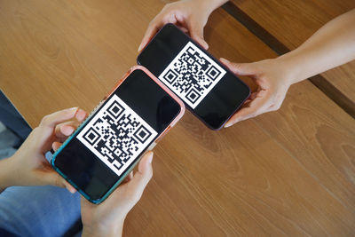 Scanning qr code via mobile phone 