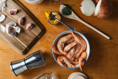 Ingredients needed to prepare a spanish paella