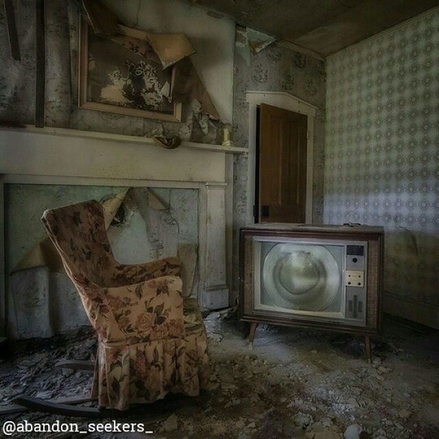 indoors, abandoned, obsolete, old, damaged, house, run-down, home interior, messy, deterioration, wood - material, old-fashioned, interior, built structure, absence, architecture, broken, bad condition, window, no people