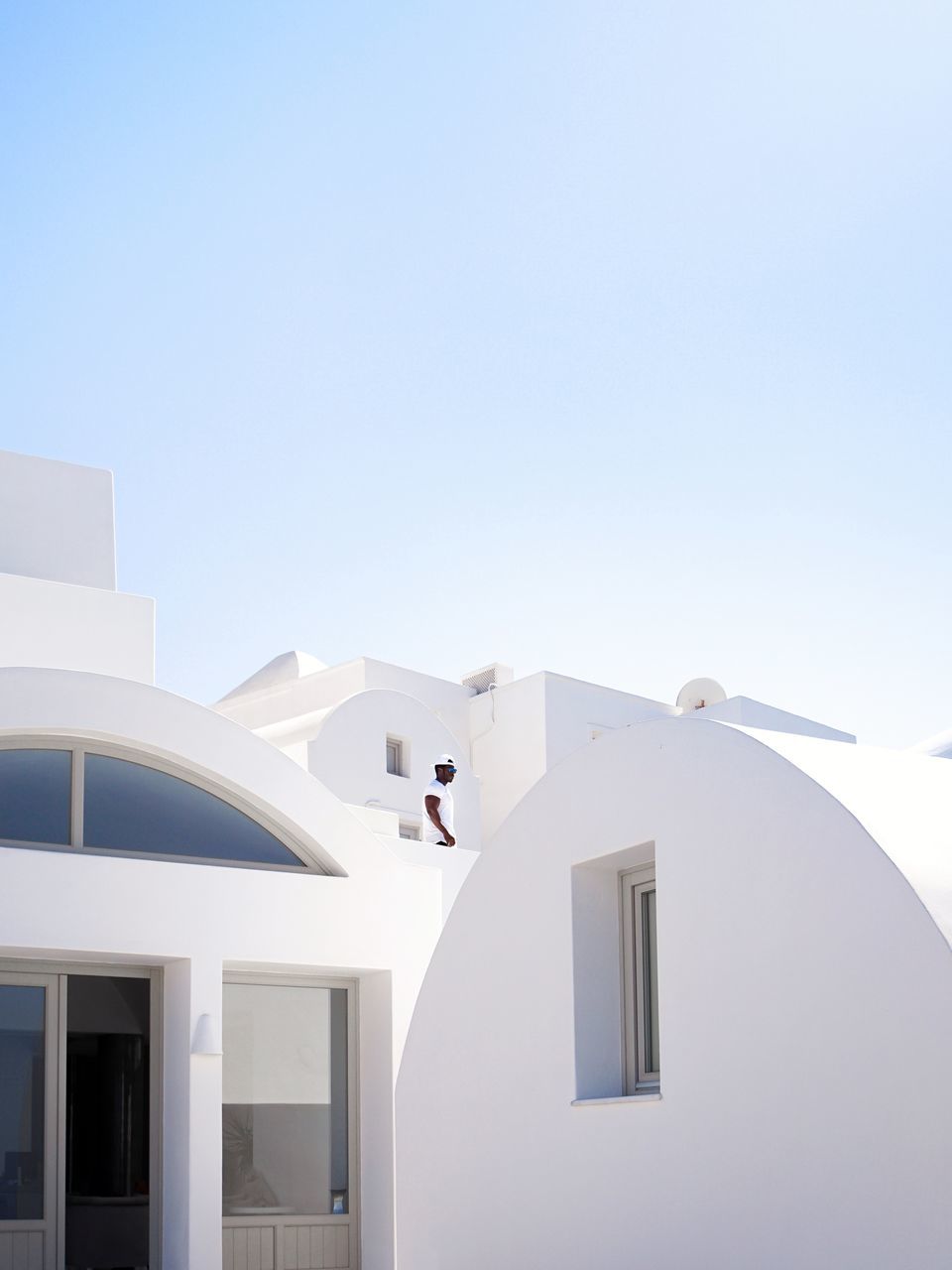 building exterior, architecture, built structure, building, copy space, sky, white color, whitewashed, nature, clear sky, low angle view, day, blue, no people, house, sunlight, outdoors, residential district, religion, belief, modern