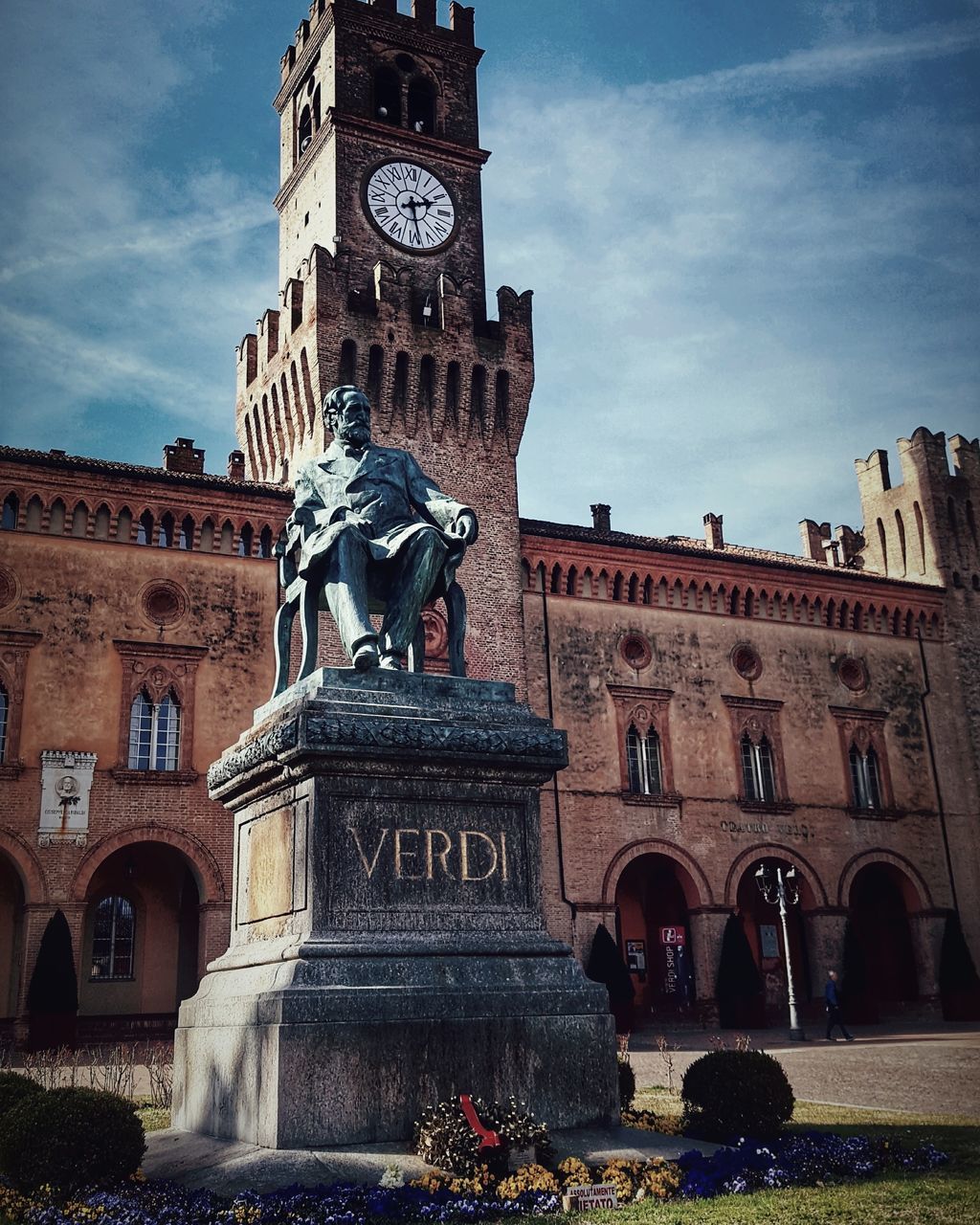 architecture, built structure, sculpture, representation, statue, building exterior, art and craft, human representation, sky, cloud - sky, building, creativity, the past, history, low angle view, travel destinations, male likeness, nature, day, city, no people, clock