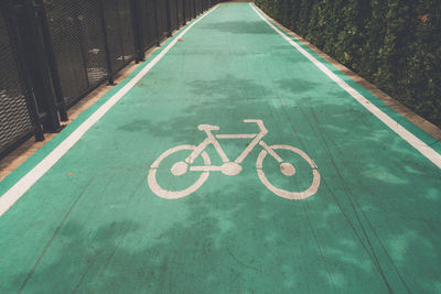 Bicycle symbol on bicycle lane