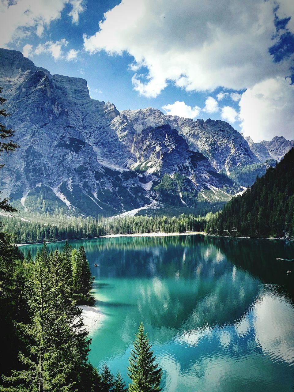 SCENIC VIEW OF LAKE AND MOUNTAINS AGAINST CLOUDY SKY DURING WINTER