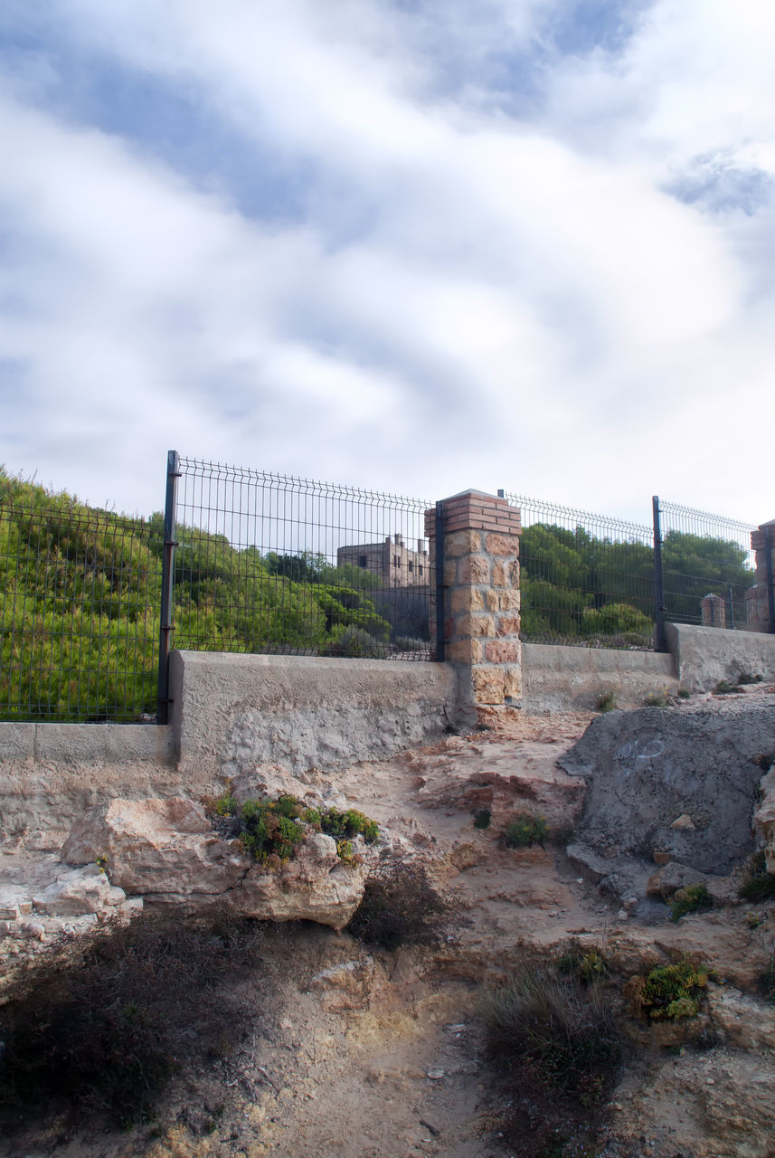 OLD RUIN BUILDING AGAINST CLOUDY SKY