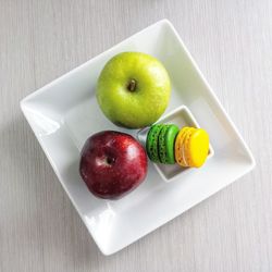 Close-up of apples in plate