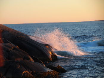 Rocky waves 