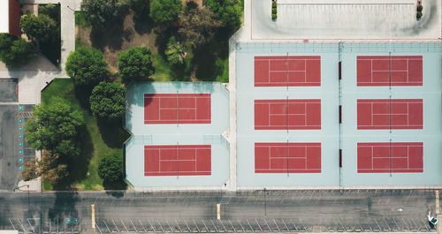 Road by building in city