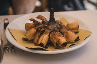 Typical roman-jewish fried artichoke recipe