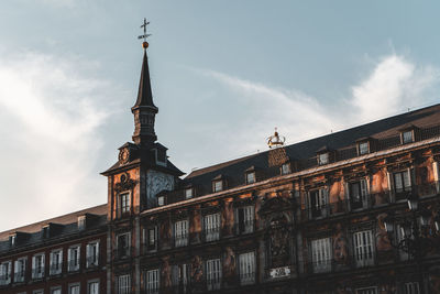 Low angle view of building against sky at plaza mayor in city