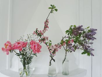 Flower vases on manttelpiece at home