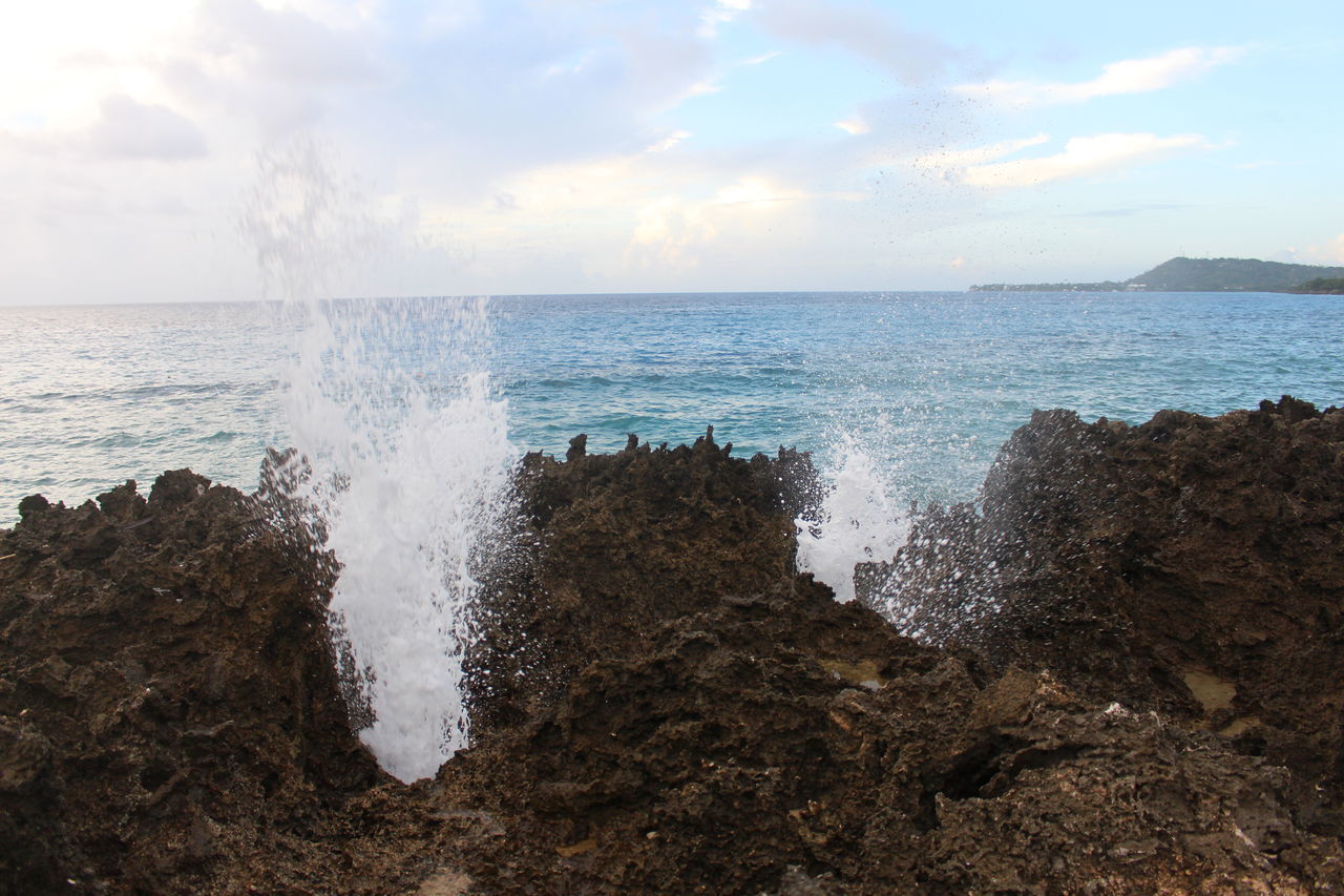 PANORAMIC VIEW OF SEA WAVES AGAINST SKY