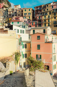Manarola is one of the most beautiful villages in cinque terre, built next to a cliff.