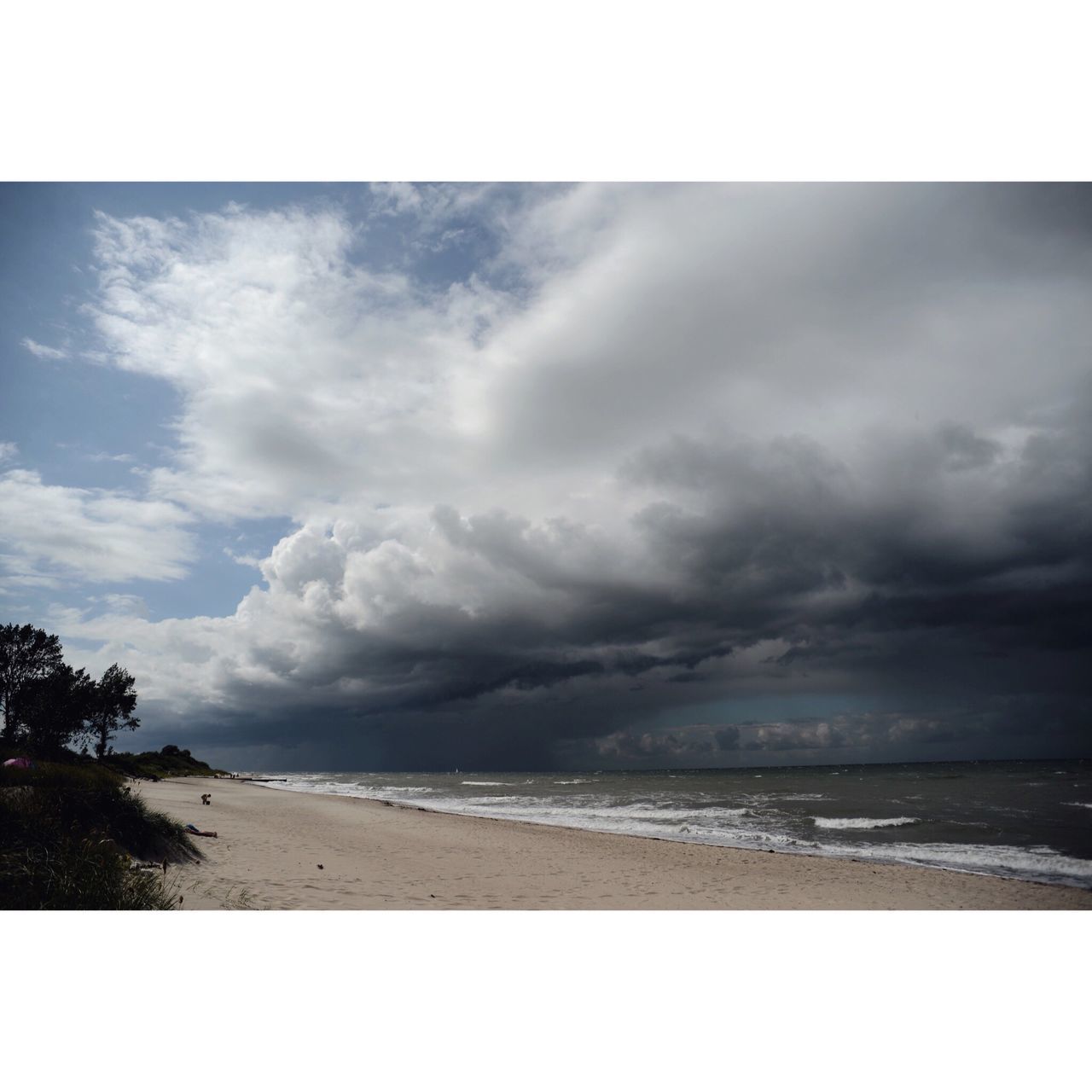 tranquil scene, sea, beach, tranquility, scenics, horizon over water, water, auto post production filter, sky, shore, beauty in nature, calm, cloud - sky, majestic, nature, idyllic, coastline, cloud, cloudy, non-urban scene, day, outdoors, solitude, no people, tourism, ocean, cloudscape, seascape, vacations, atmospheric mood