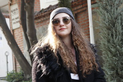 Beautiful young woman wearing sunglasses 