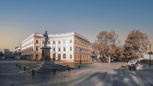 Odessa, ukraine 12.08.2019. monument to count richelieu on primorsky boulevard in odessa, ukraine