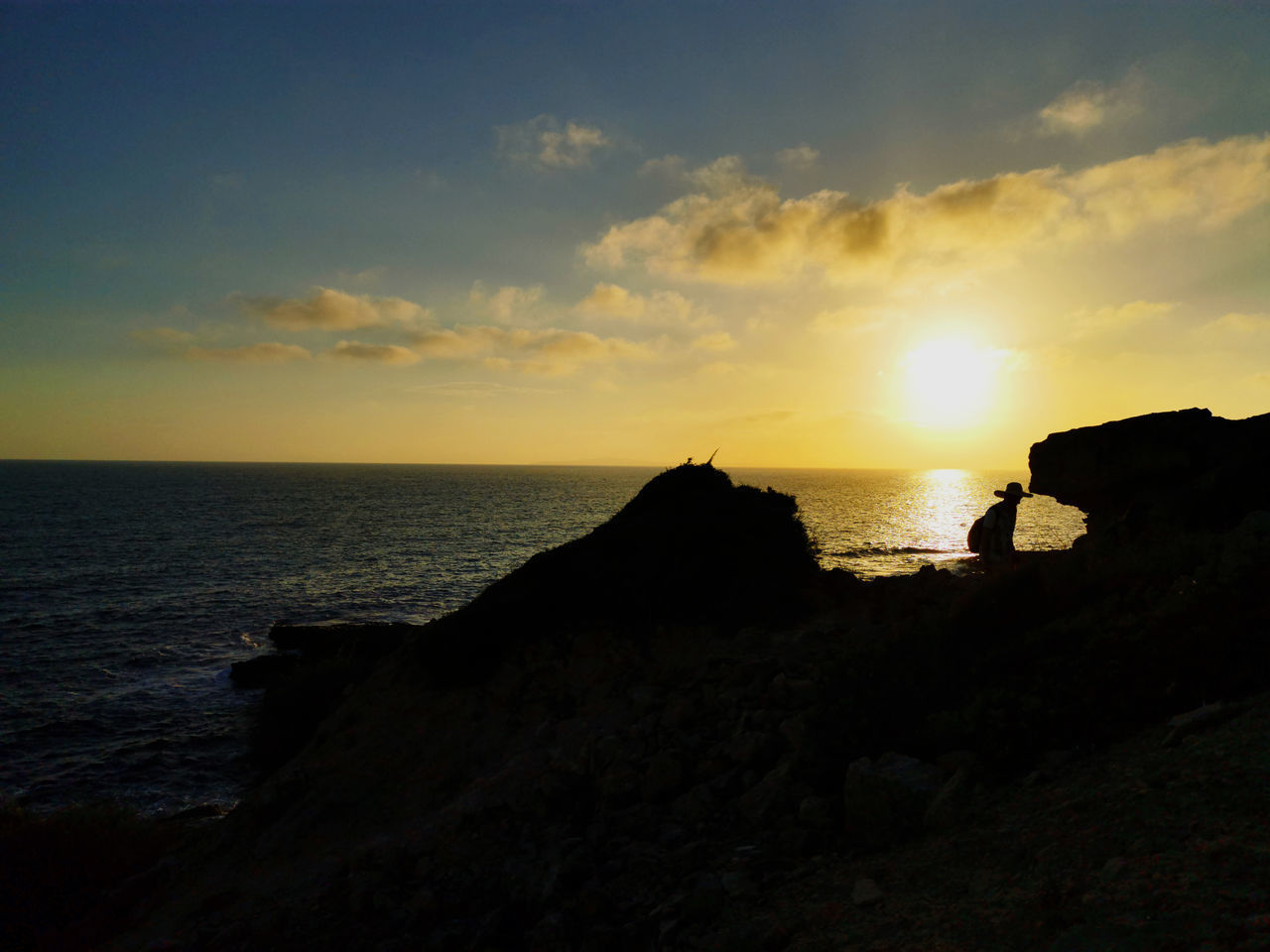 SCENIC VIEW OF SEA AGAINST SUNSET SKY