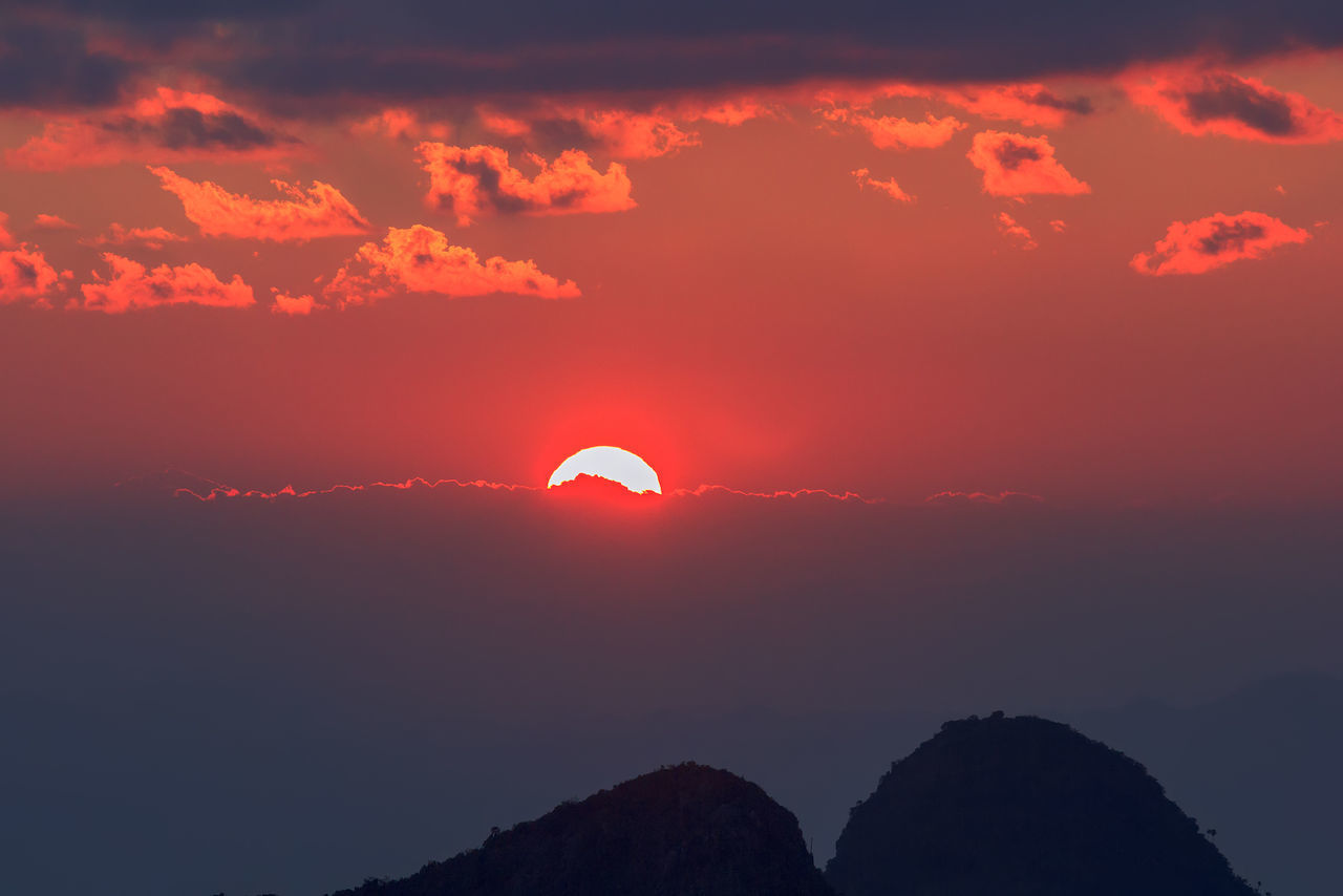 SCENIC VIEW OF SILHOUETTE MOUNTAIN AGAINST ROMANTIC SKY